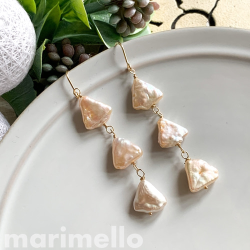 ❃fuwafuwaバロックパール14kgf ピアスBL723ゴールド22㍉ 14kgf*三角淡水バロックパールの3連ピアス／イヤリング ピアス