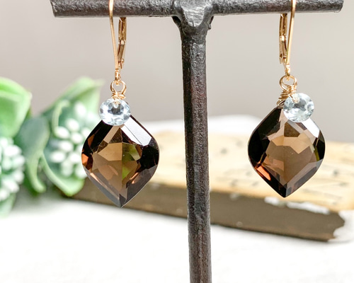 リニューアル】14kgf*大ぶりスモーキークォーツとスカイブルートパーズ