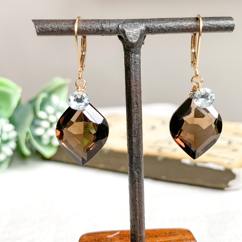 リニューアル】14kgf*大ぶりスモーキークォーツとスカイブルートパーズ