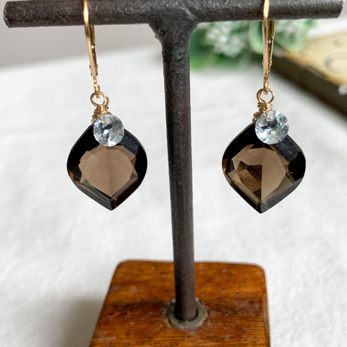 リニューアル】14kgf*大ぶりスモーキークォーツとスカイブルートパーズ