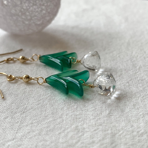 グリーンオニキスXmasツリーカービングピアスチャーム グリーンオニキスXmasツリーカービングピアスチャーム