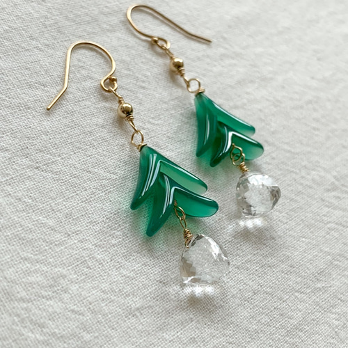 グリーンオニキスXmasツリーカービングピアスチャーム グリーンオニキスXmasツリーカービングピアスチャーム