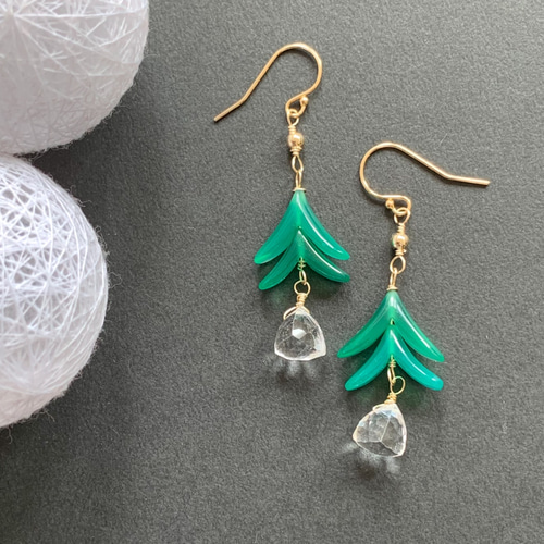 グリーンオニキスXmasツリーカービングピアスチャーム グリーンオニキスXmasツリーカービングピアスチャーム