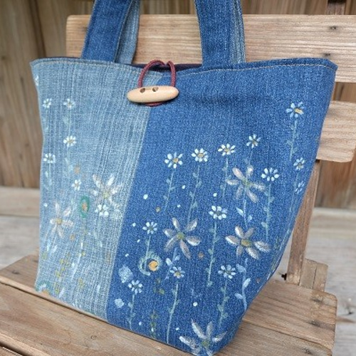 793 にさおり黒と白花柄デニムリメイクバック ハンドメイド2点 793 に