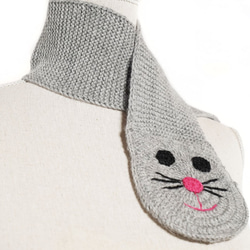 ベビーアルパカ100％　猫顔マフラー「cat scarf」 size : S　color : ライトグレー 3枚目の画像