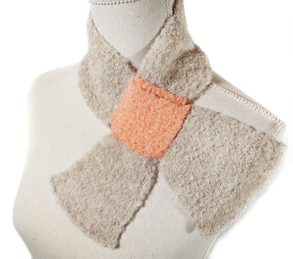 アルパカ「ribbon scarf T boucle」 size : L　color : ベージュ＆サーモンピンク 2枚目の画像