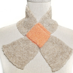 羊駝毛“絲帶圍巾T boucle”尺寸：L顏色：米色和鮭魚粉色 第3張的照片