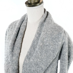 “羅莎”大小：M顏色：淺灰色塗層類型羊駝針織開襟的 第2張的照片