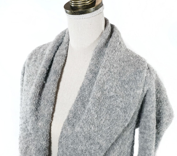 “羅莎”大小：M顏色：淺灰色塗層類型羊駝針織開襟的 第2張的照片