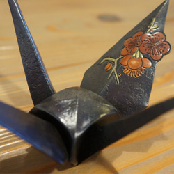 彫金折鶴(梅) 2枚目の画像
