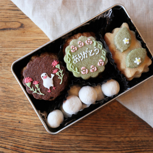 母の日に♪ちいさな窓のクッキー缶 S (トリ＆カーネーション＊ありがとう ) 1枚目の画像