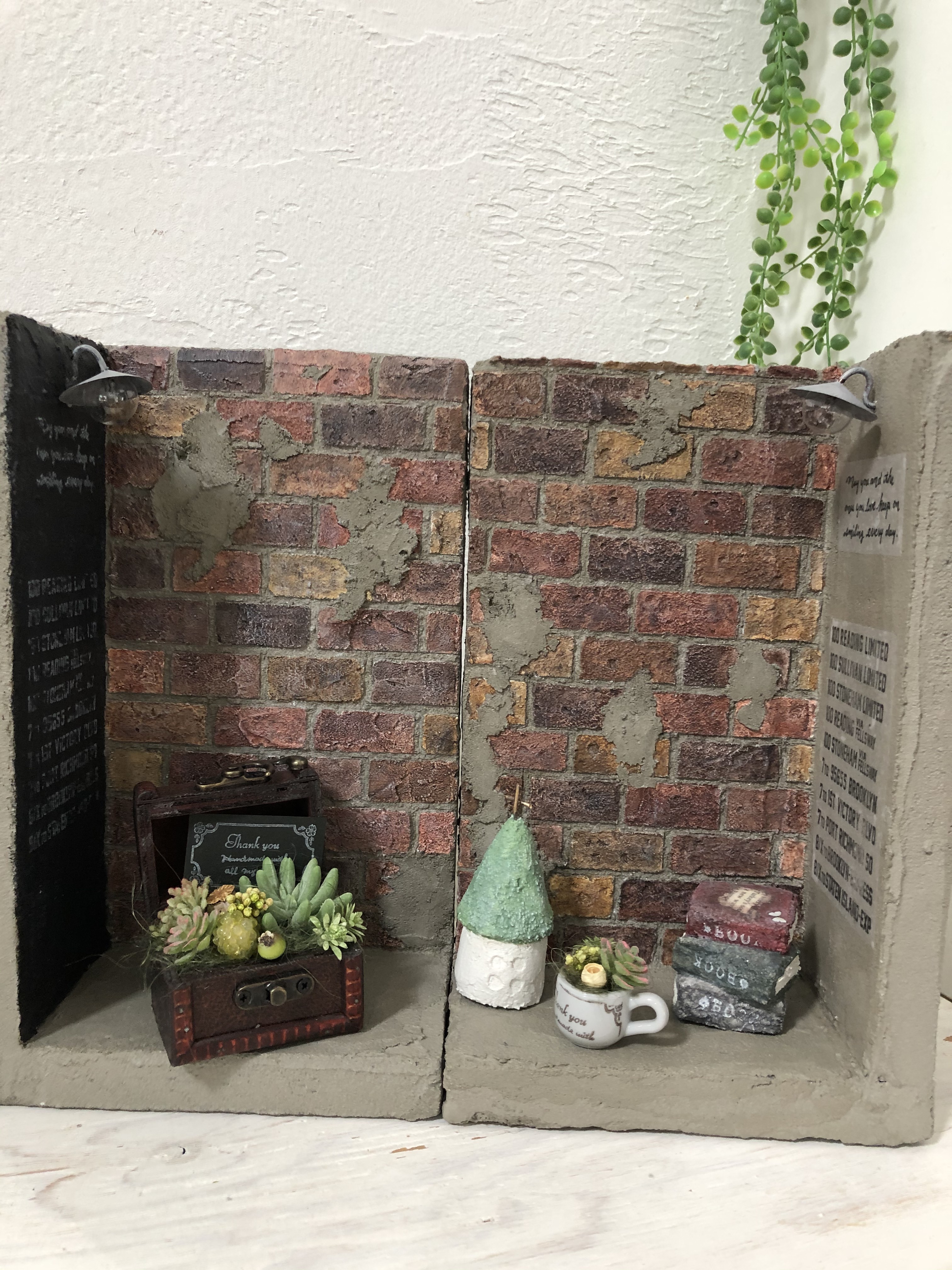 モルタルデコスポット赤レンガ　ブラックの壁 受注制作