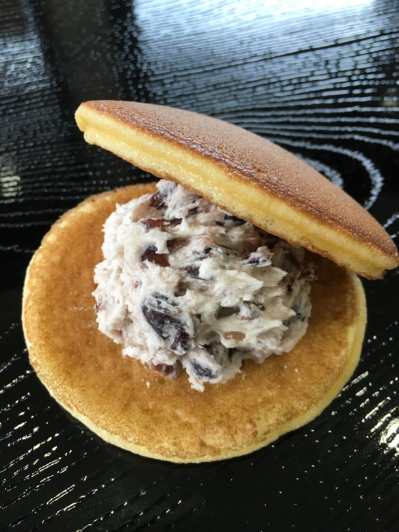 黒瀬のどら焼き　（北海道産大納言、大手亡、クリーム系など各5種）　１５個入詰合せ 4枚目の画像