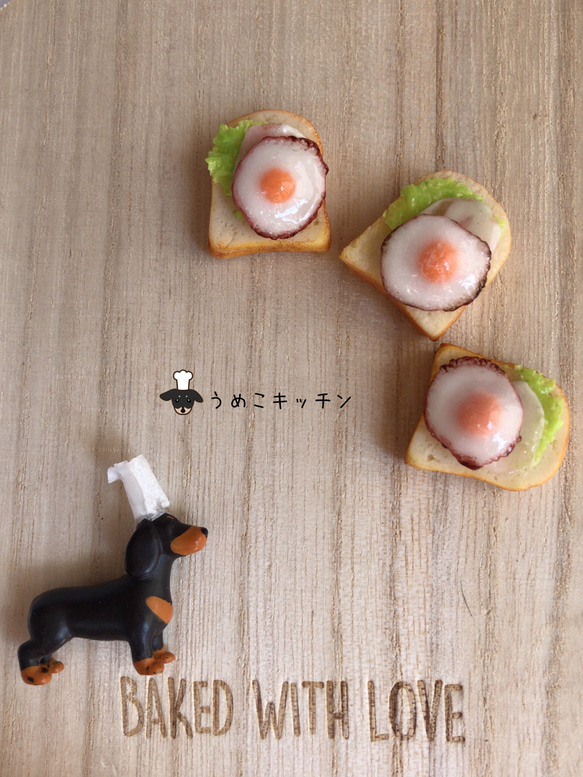 目玉焼きとハム トーストのイヤホンジャック/ストラップ　ミニチュアパン　ミニチュアフード 1枚目の画像