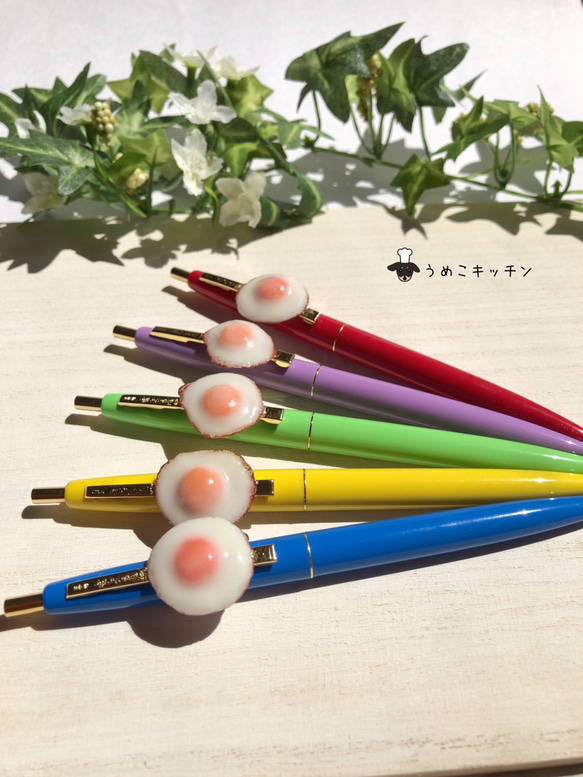 五色から選べる ミニチュア 半熟目玉焼きのボールペン　ミニチュアフード 2枚目の画像