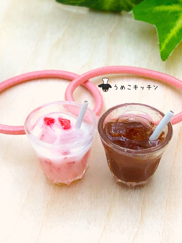 ベビー＆キッズ2個セット　苺ミルクとアイスコーヒー　ヘアゴム　ミニチュアフード 1枚目の画像