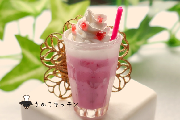 【ポニーフック】ミニチュア　苺みるくフロート　ミニチュアフード 1枚目の画像