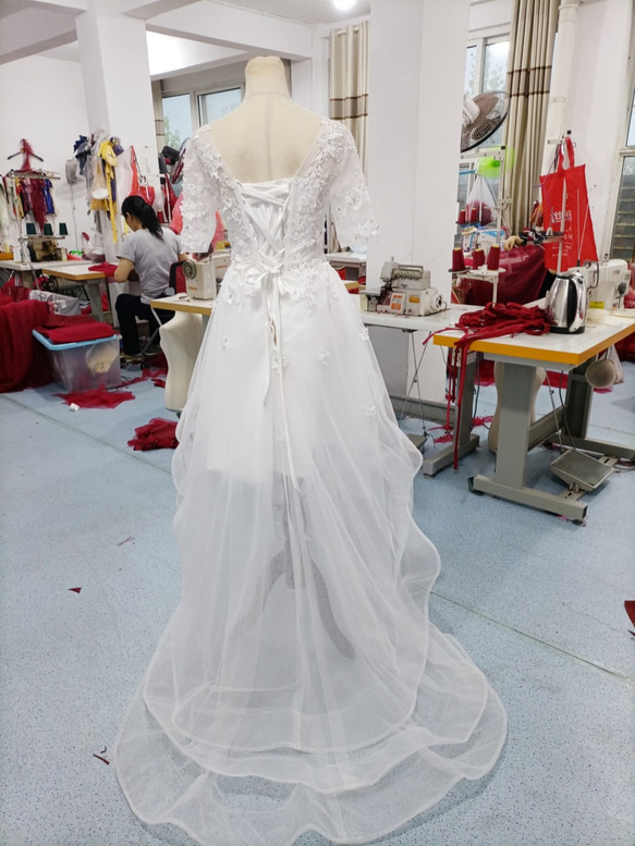 高品質！ ウエディングドレス   ホワイト  ソフトチュール フィッシュテー  憧れのドレス  クラシカル  エレガント 3枚目の画像