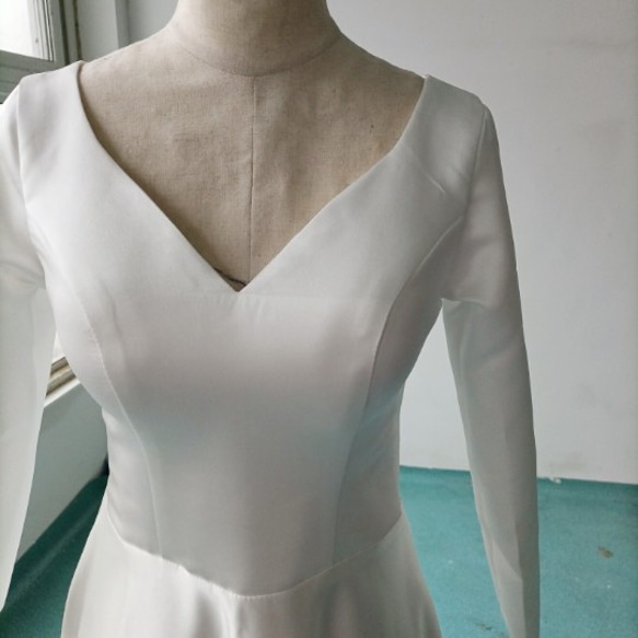 高質量！婚紗白色光面緞面短火車渴望禮服優雅古典 第3張的照片