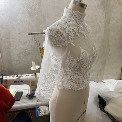 ウエディングドレス 九分袖丈 可憐な花刺繍のトップス ボレロ 3枚目の画像
