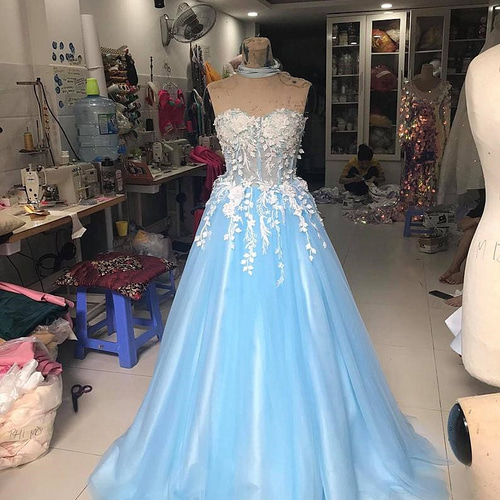 美品！カラードレス 水色 ベアトップ プリンセスライン 花モチーフ