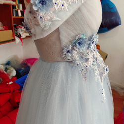 カラードレス 薄青 ソフトチュール ベアトップ オフショルダー ステージ衣装 パーティー ロングドレス 4枚目の画像