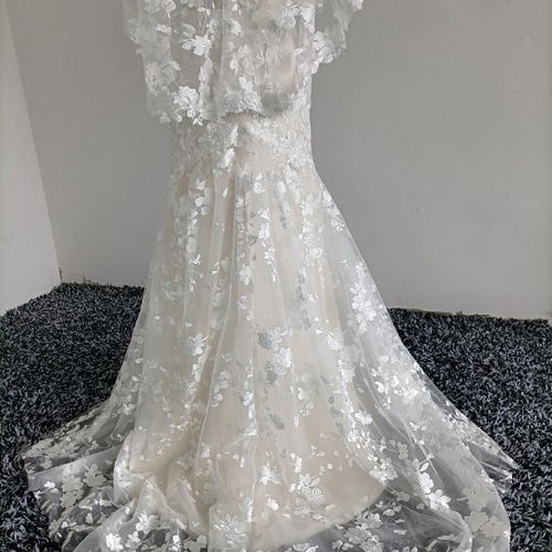 Vネック フリル袖 レースウエディングドレス 二次会 憧れのドレス  