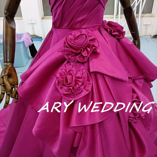 高品質！ベアトップ ウエディングドレス 大人タッキングピンク 光沢  