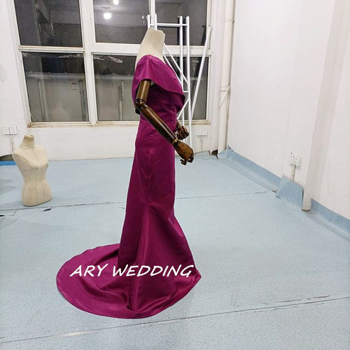 高品質！Vネックドレス 紫 パーティードレス 光沢サテン 短トレーン  