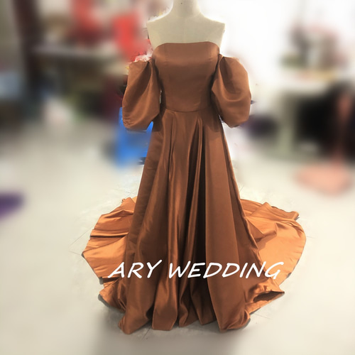 人気上昇 光沢サテン オフショル パーティードレス カーキ色 ロング  