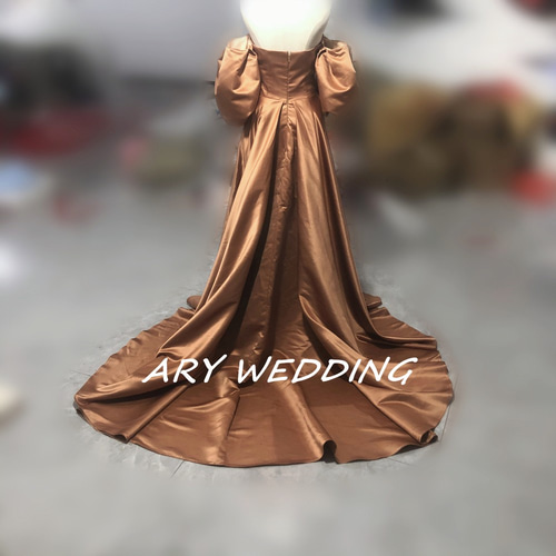 人気上昇 光沢サテン オフショル パーティードレス カーキ色 ロング  