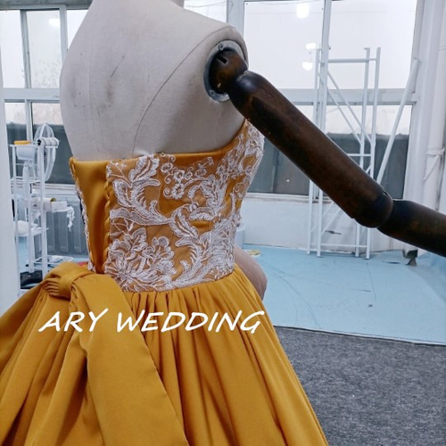 フランス風 カラードレス 暗い黄色 ベアトップ 憧れのドレス華やか  