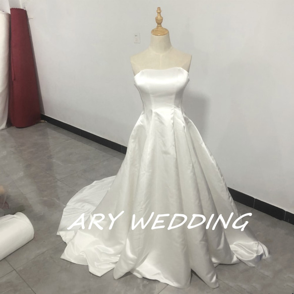 フランス風 ベアトップ ウエディングドレス 光沢サテン 華やかな  