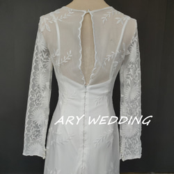 全蕾絲修身款婚紗長袖米白色招待會/儀式 第4張的照片