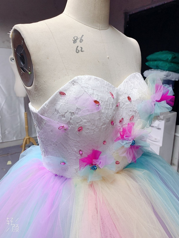 只有婚紗和彩色連衣裙的上衣可以重新設計珠子珍珠彩虹蕾絲 第5張的照片