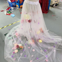 ウエディングドレス、カラードレス用オーバースカート　キラキラ　フラワー　お花びらが撒いたオーバードレス　　オーダー自由 7枚目の画像