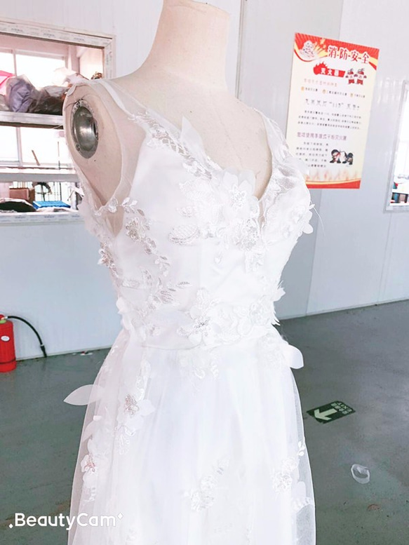 全花紋蕾絲V領無袖婚紗長款 第4張的照片