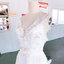 全花紋蕾絲V領無袖婚紗長款 第6張的照片