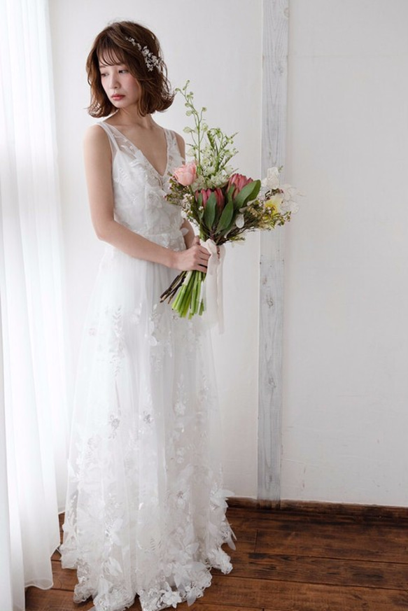 全花紋蕾絲V領無袖婚紗長款 第9張的照片