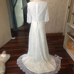 エレガントなウエディングドレス 半袖 美しい花レース Vネックドレス ミニトレーン　オーダーメイド可能 5枚目の画像
