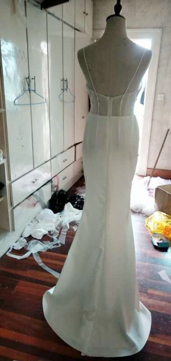 高質量！透明婚紗吊帶背心人魚細線派對禮服內襯可加 第3張的照片