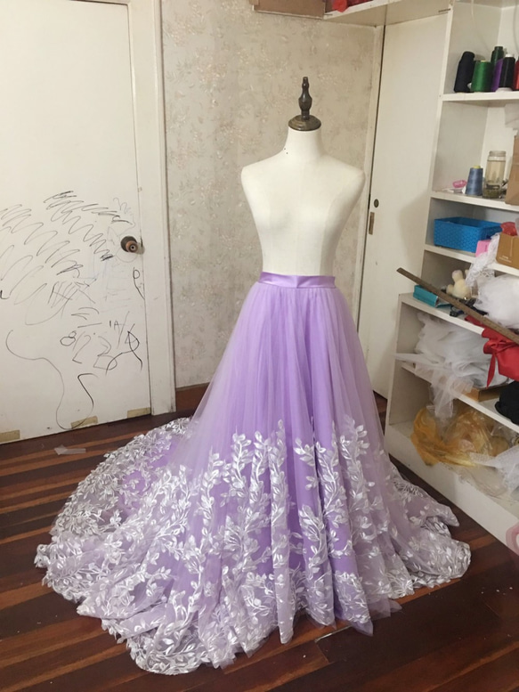 お色直しオーバードレス　ソフトチュールスカート  薄パープル  美しい花レース 豪華なトレーン  丈110-180CM 1枚目の画像