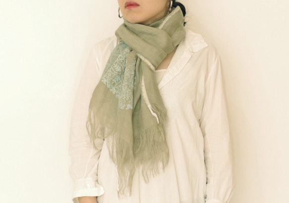 [亜麻色] リネンツイルガーゼの刺繍ストール　ミドル巾 4枚目の画像