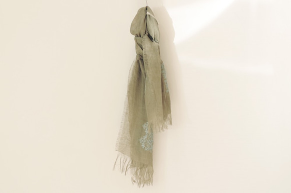 [亜麻色] リネンツイルガーゼの刺繍ストール　ミドル巾 9枚目の画像