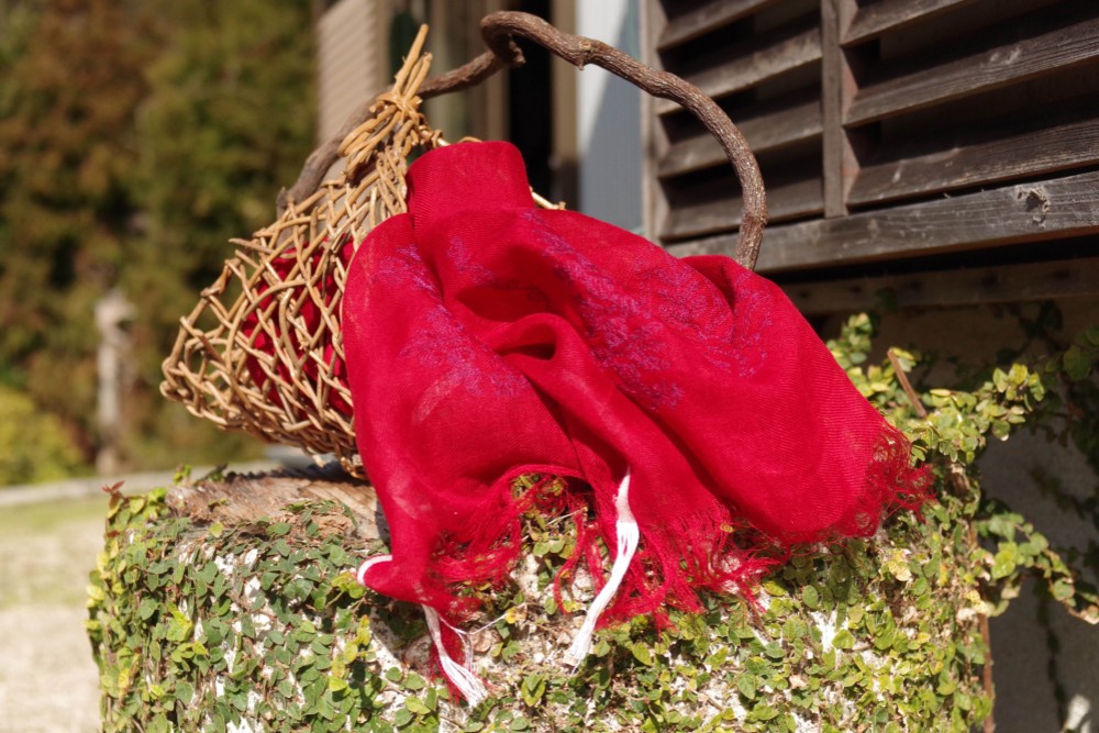 [スカーレット] リネンツイルガーゼの刺繍ストール　ミドル巾