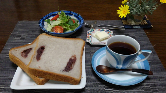 シェフのおすすめ　　変わり食パン　こしあん食パン1本 2枚目の画像