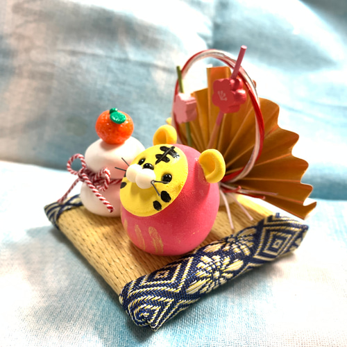 正月☆とらダルマさん&鏡餅⑳ ☆鏡餅と寅だるま飾り(受注生産) 干支変更可 樹脂粘土 置物 鏡餅 おり