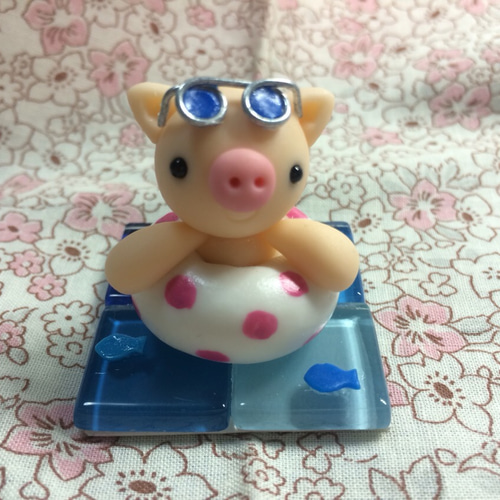 浮き輪ぶたさん♡