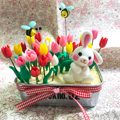 No.206  うさぎレジンチャーム　チューリップ ☆いっぱいのチューリップとうさぎちゃん(受注生産) その他置物 おり姫