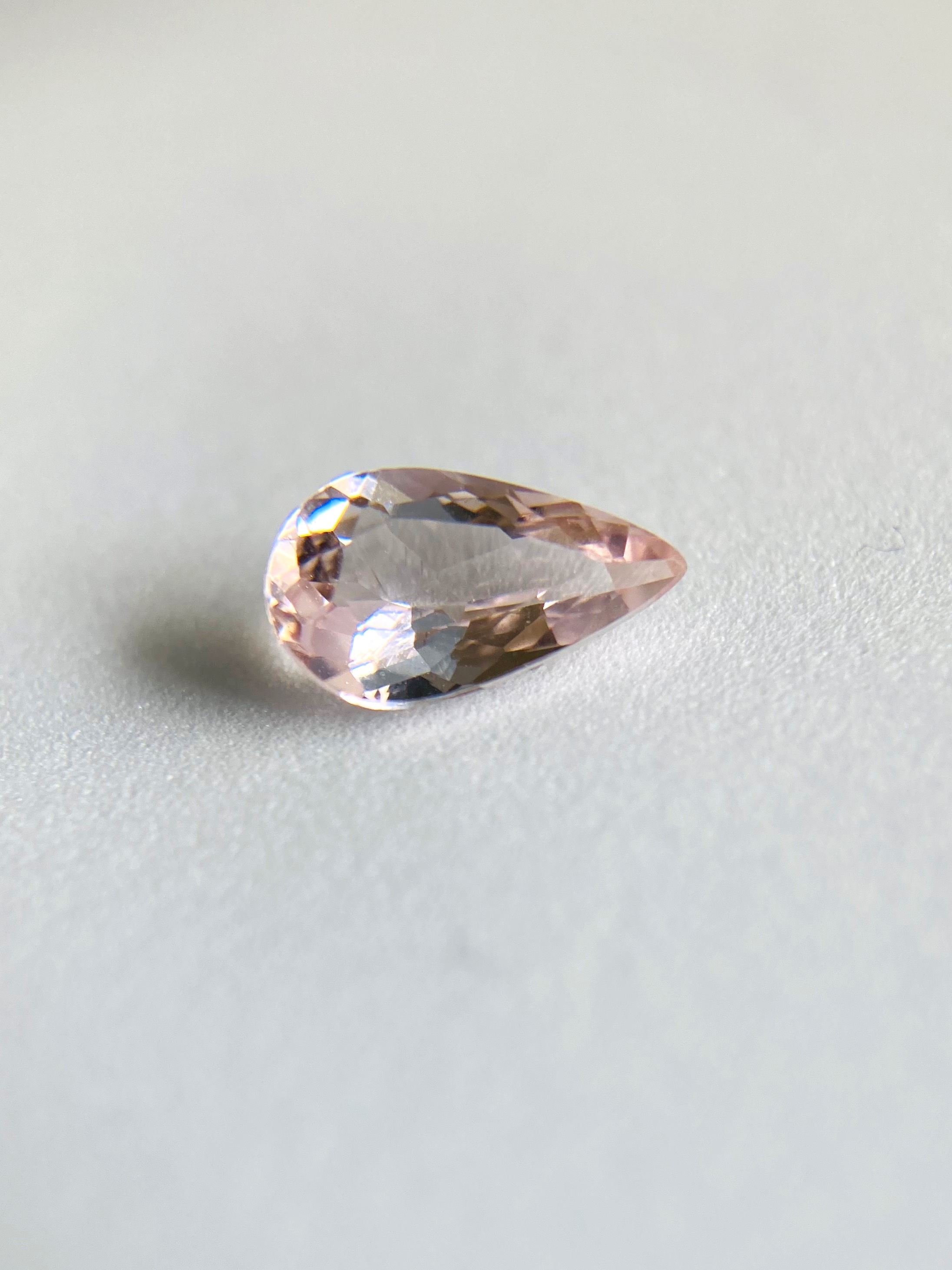 モルガナイト【MORGANITE】　ペアシェイプカット　ピンク 7,800円